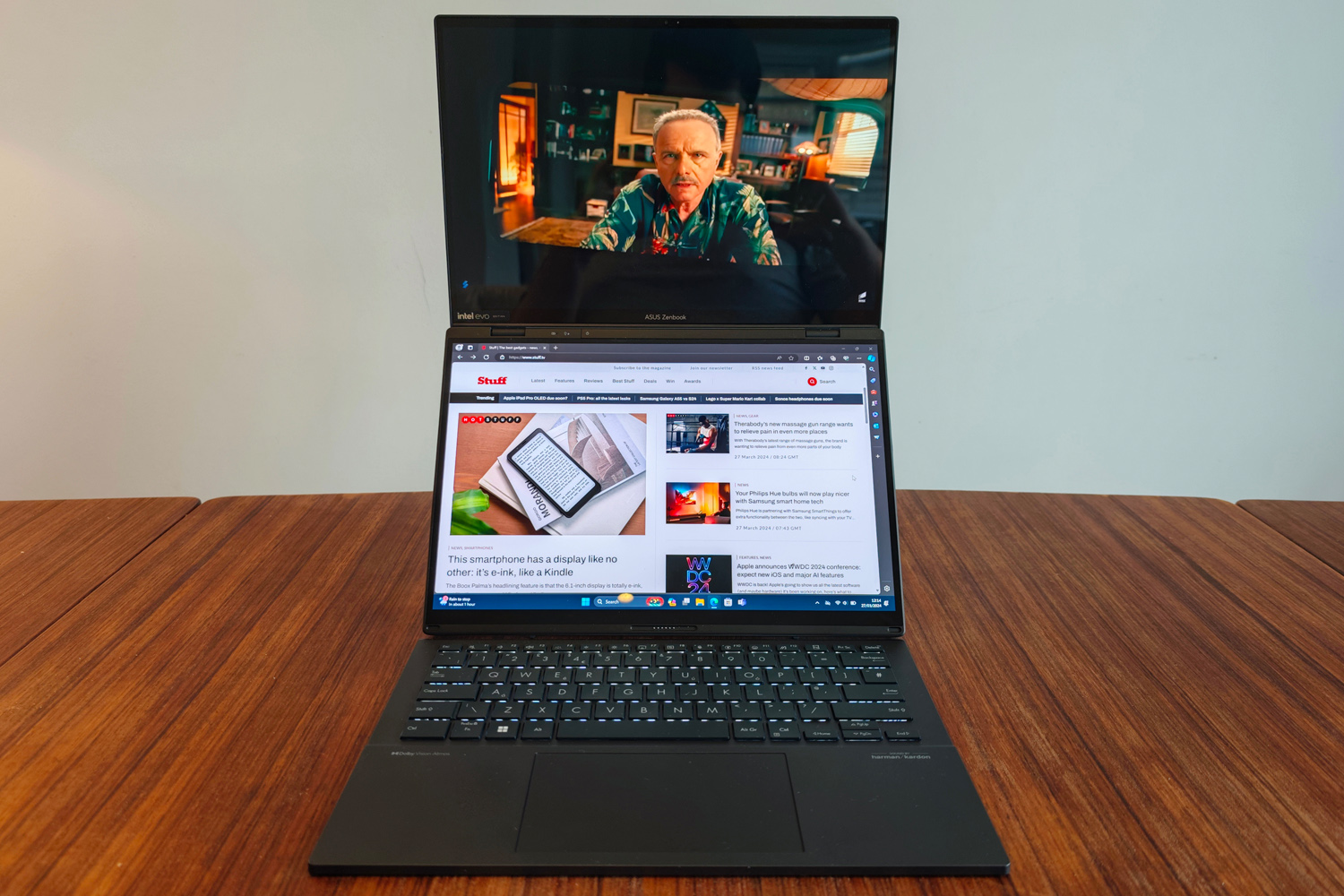 Asus Zenbook Duo OLED 2024 review display 1