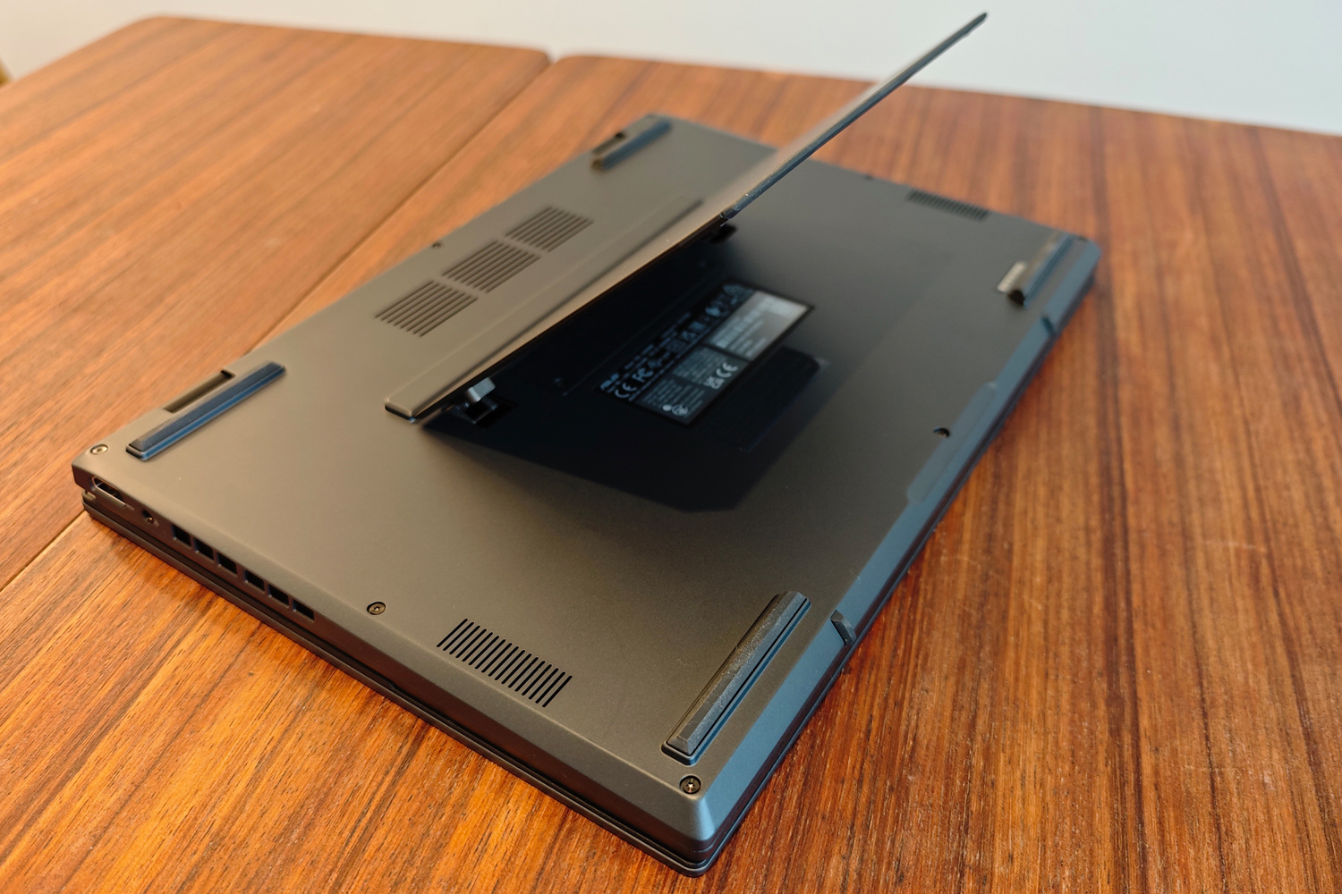 Asus Zenbook Duo OLED 2024 review hinge