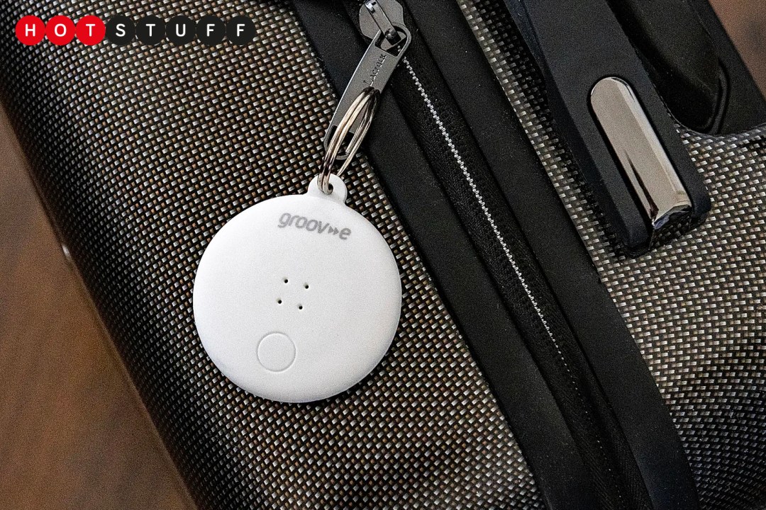 Groov-e 's My Tag Bluetooth Tracker on luggage