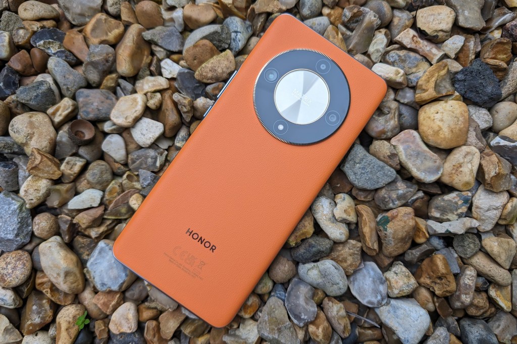 Honor Magic 6 Lite review rear