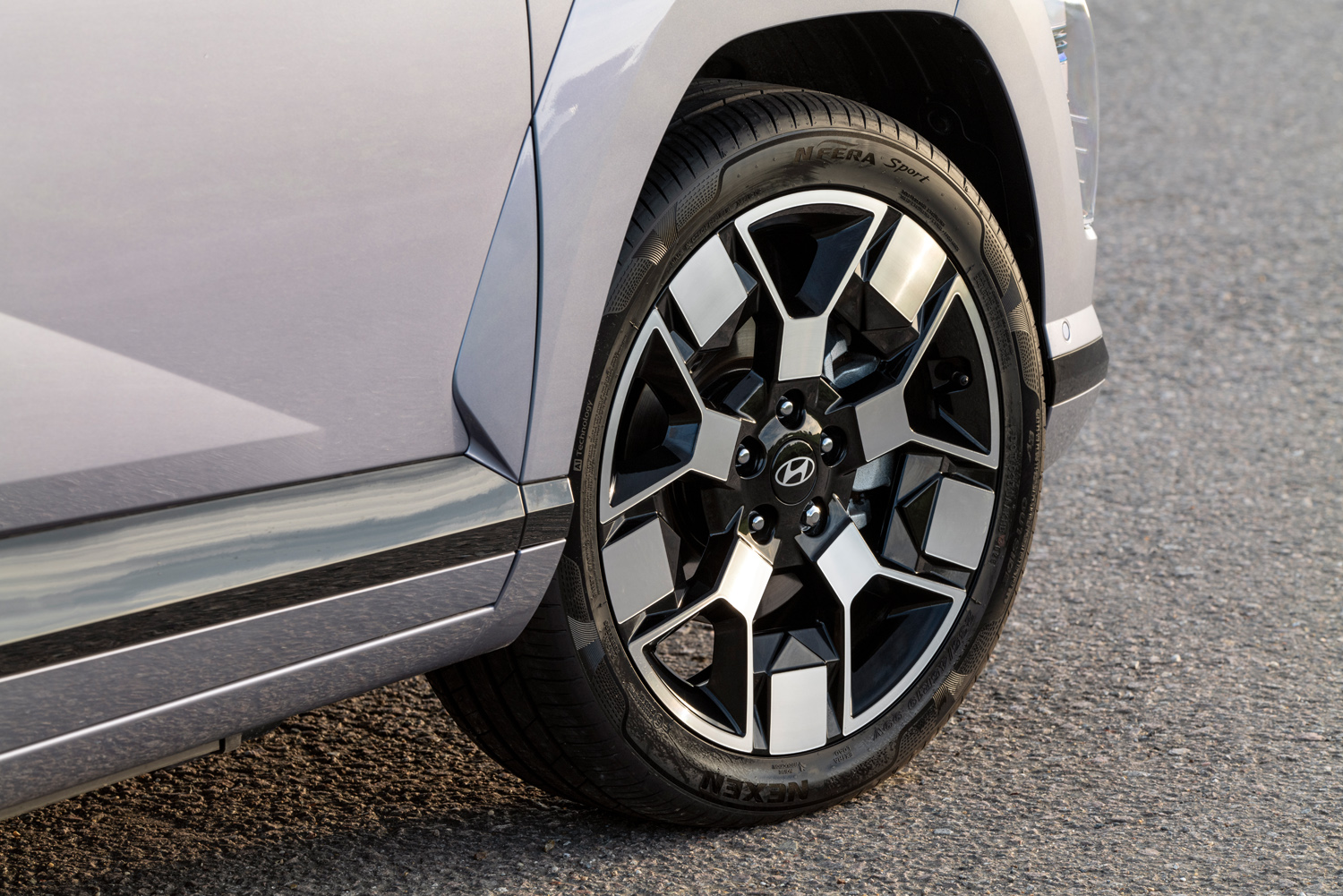 Hyundai Kona Electric 2024 review alloy wheels