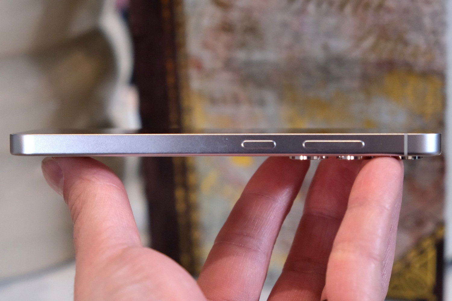 Samsung Galaxy S24 hands-on thickness
