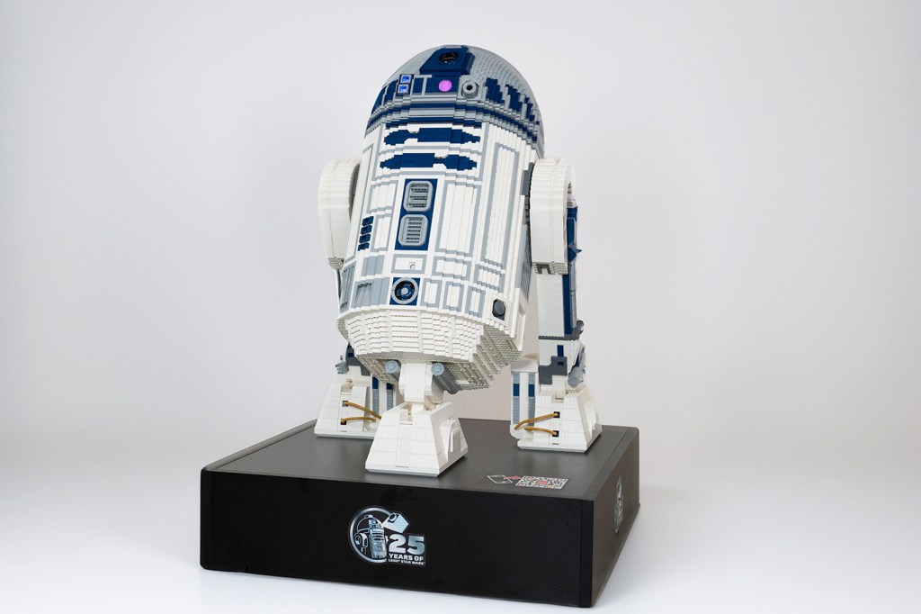 LEGO reveals new 1,050-piece buildable R2-D2 set for Star Wars 25th  anniversary