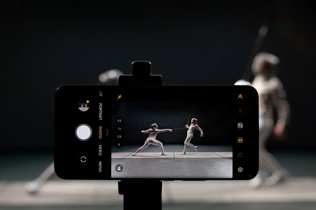 Honor Magic 6 series' new cameras being used at fencing event