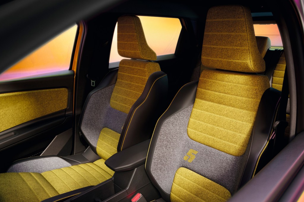 Renault 5 2024 official reveal front seats
