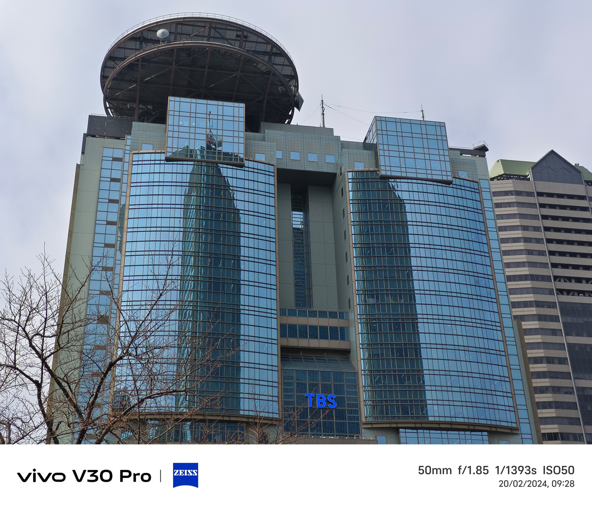 Vivo V30 Pro camera samples TV building 2x