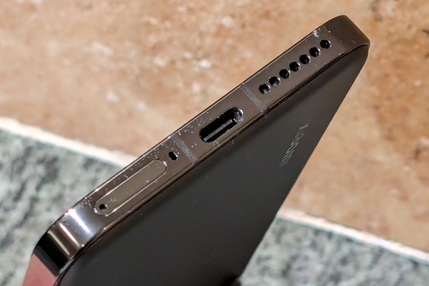 Xiaomi 14 review USB port