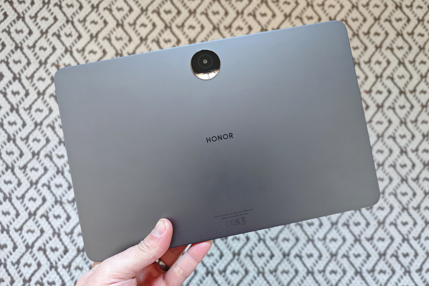 Honor Pad 9 review in hand rear