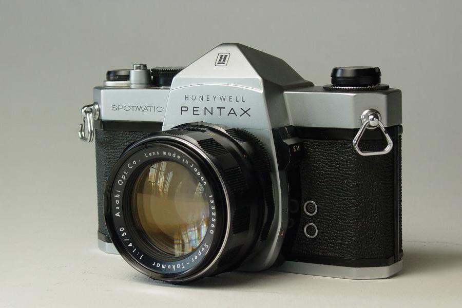 Pentax Spotmatic
By Ppro at English Wikipedia, CC BY 2.5, https://commons.wikimedia.org/w/index.php?curid=23293682
