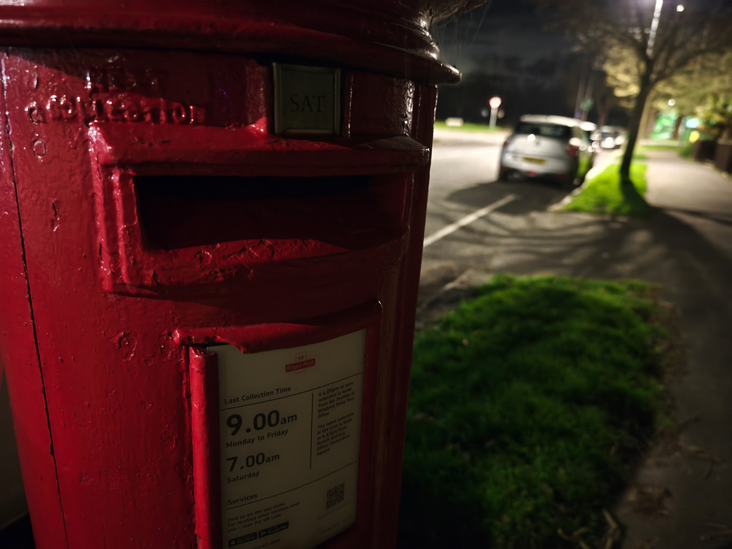 Xiaomi 14 Ultra review camera samples low light post box