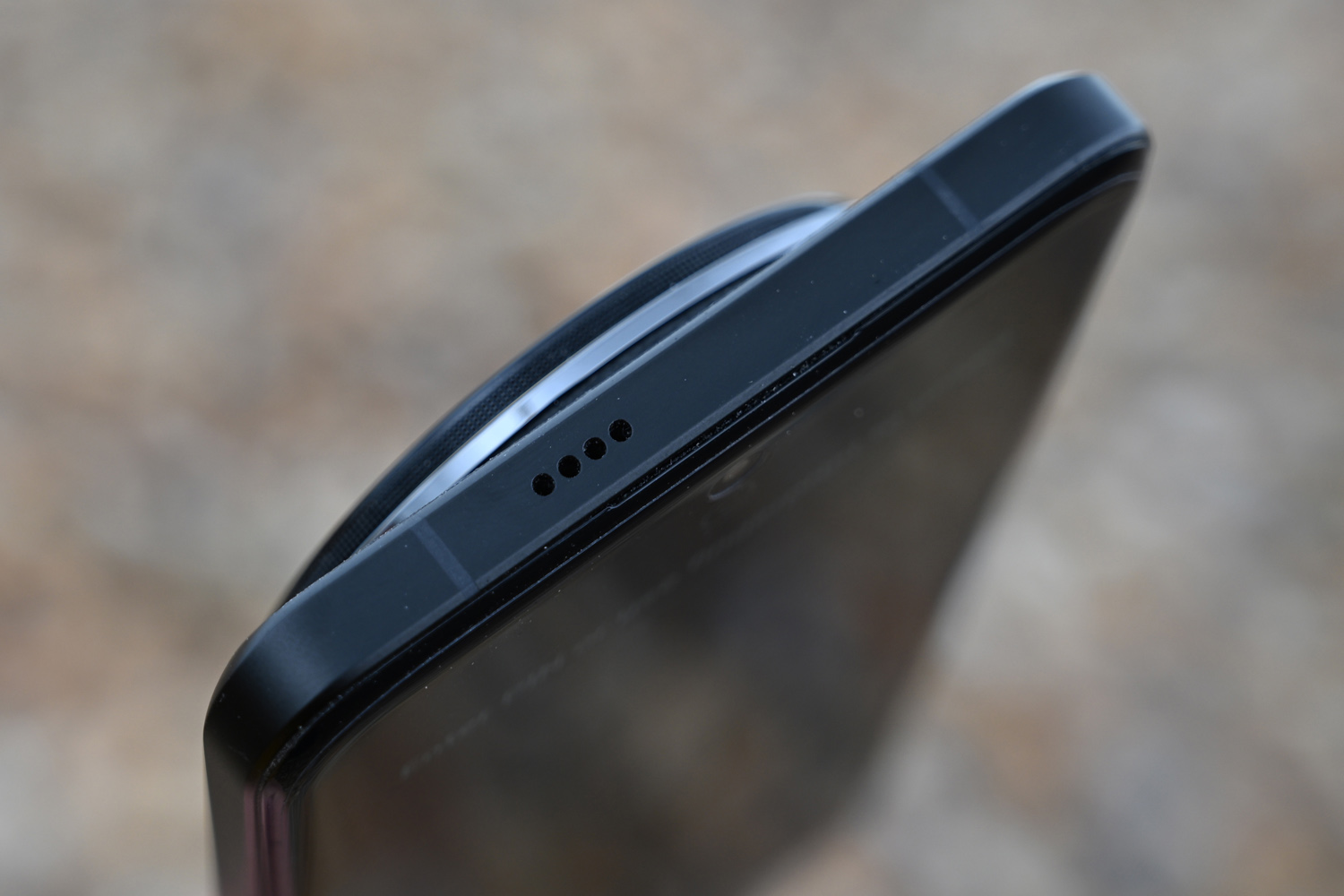 Xiaomi 14 Ultra review top speaker