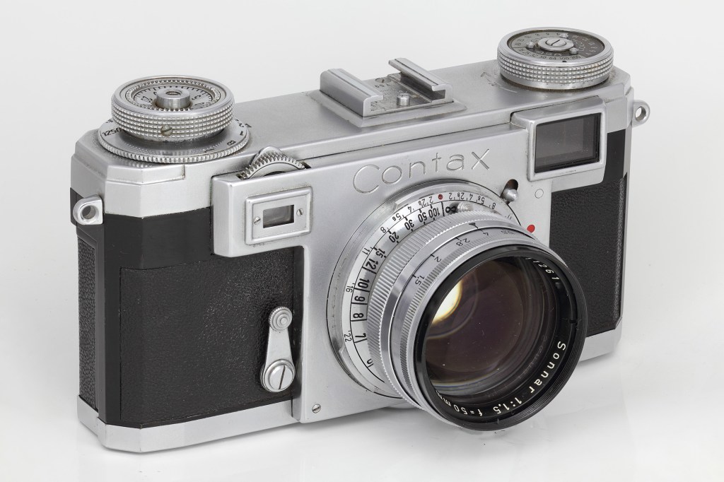 Zeiss Ikon Contax II
By s58y on Flickr, CC BY 2.0 DEED
Attribution 2.0 Generic licence