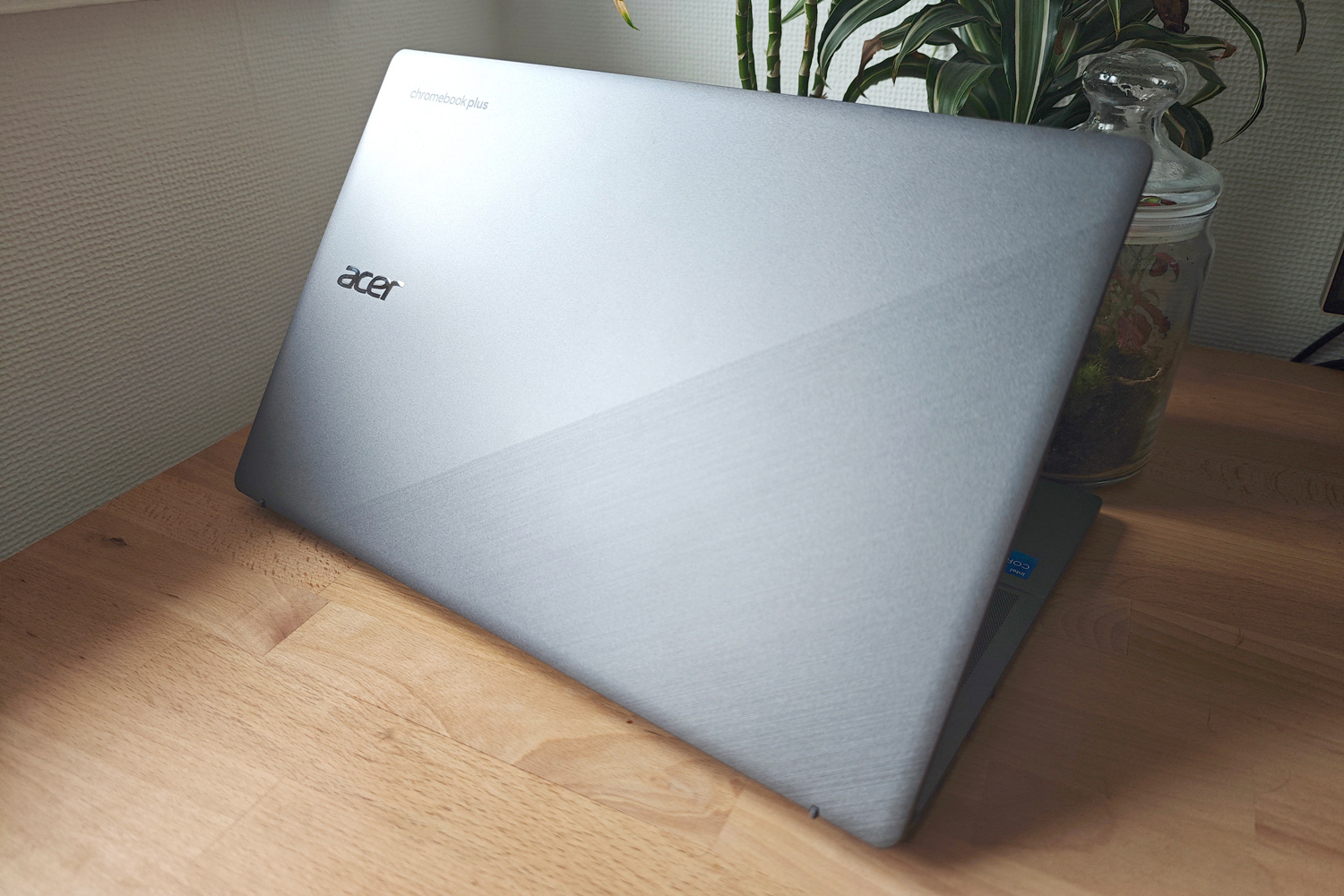 Acer Chromebook Plus 515 review lid