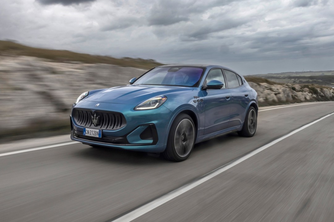 Maserati Grecale Fulgore review tracking front