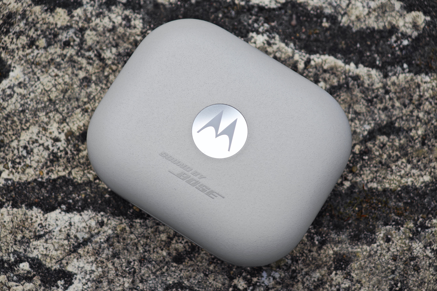 Motorola Buds+ review case