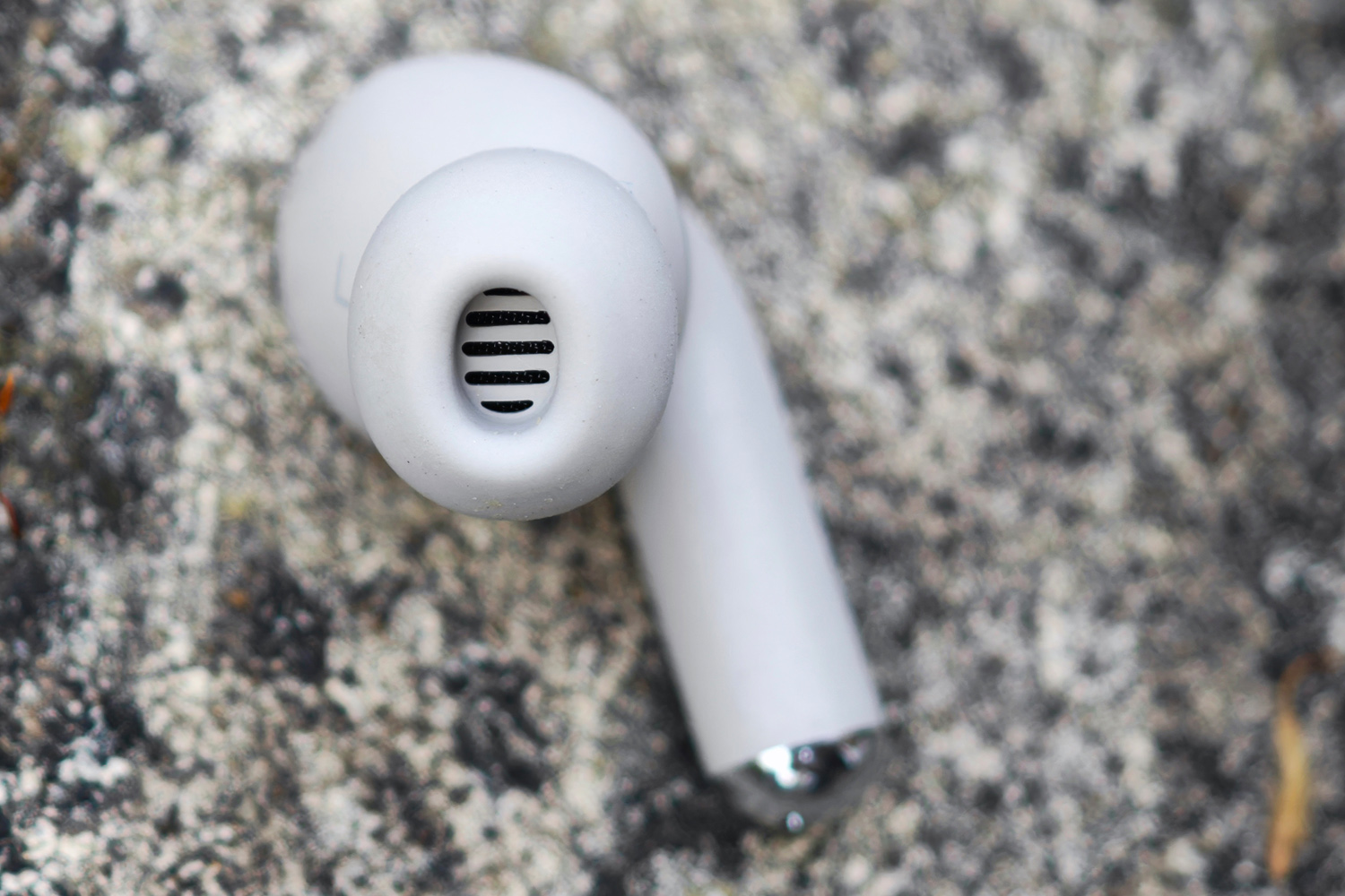 Motorola Buds+ review ear tips