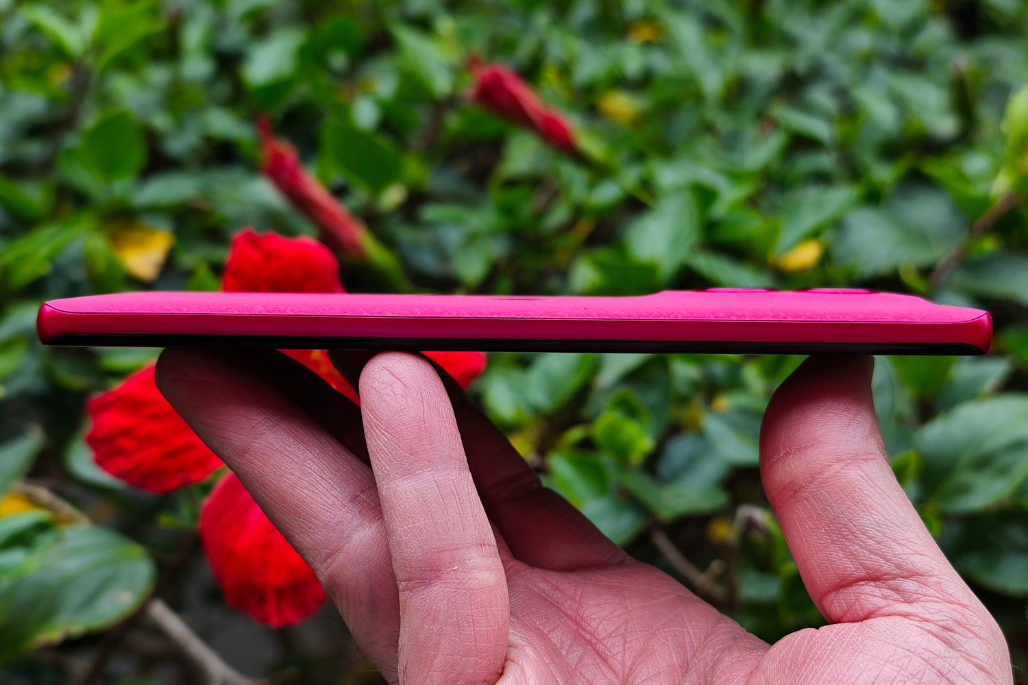 Motorola Edge 50 Fusion hands-on side profile