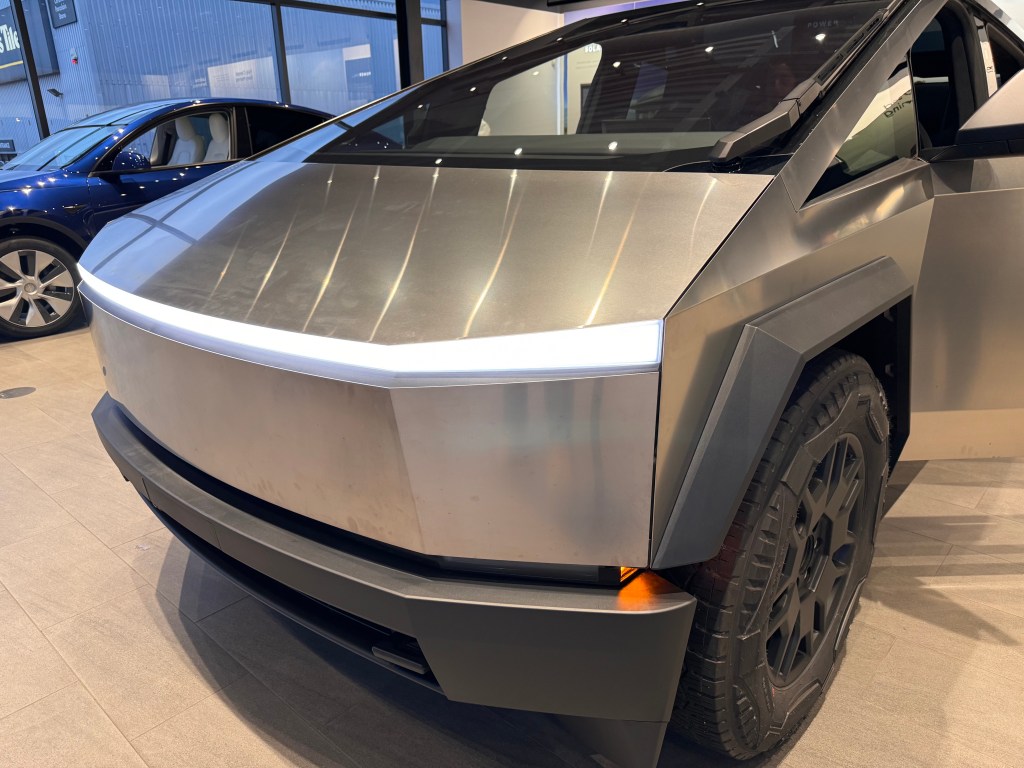 Tesla Cybertruck front