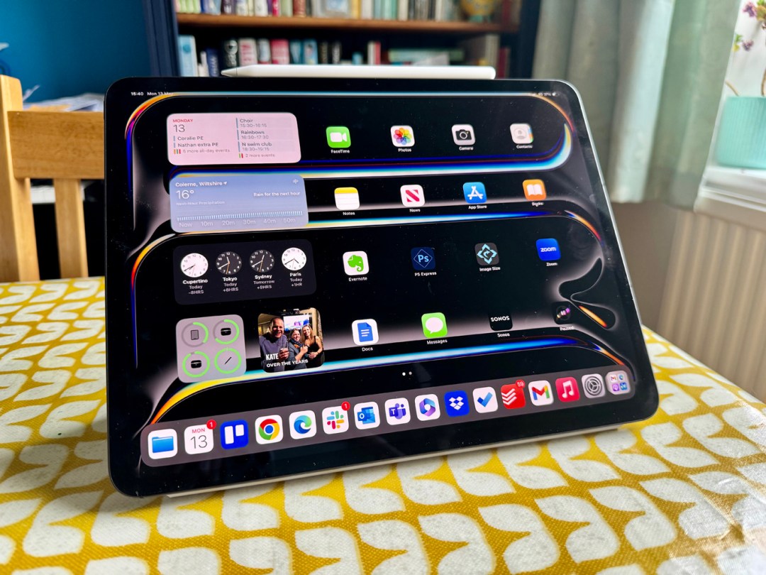 iPhone 15 Pro Max face-on