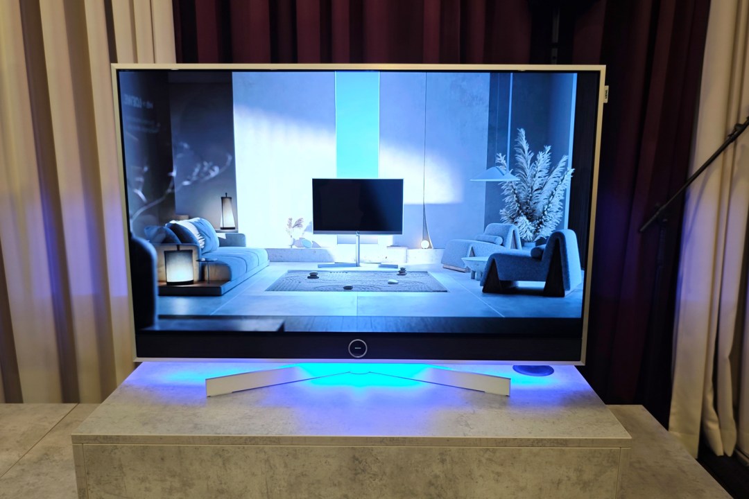 Loewe Stellar TV hands-on lead