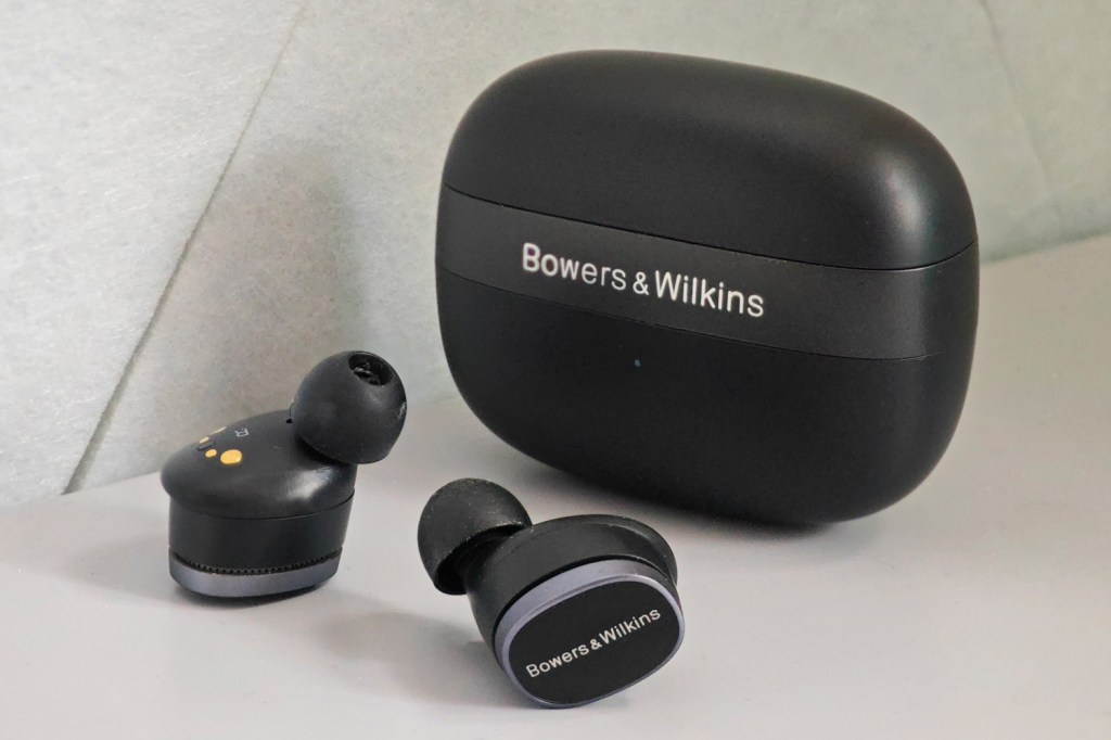Bowers & Wilkins Pi8 review buds with case