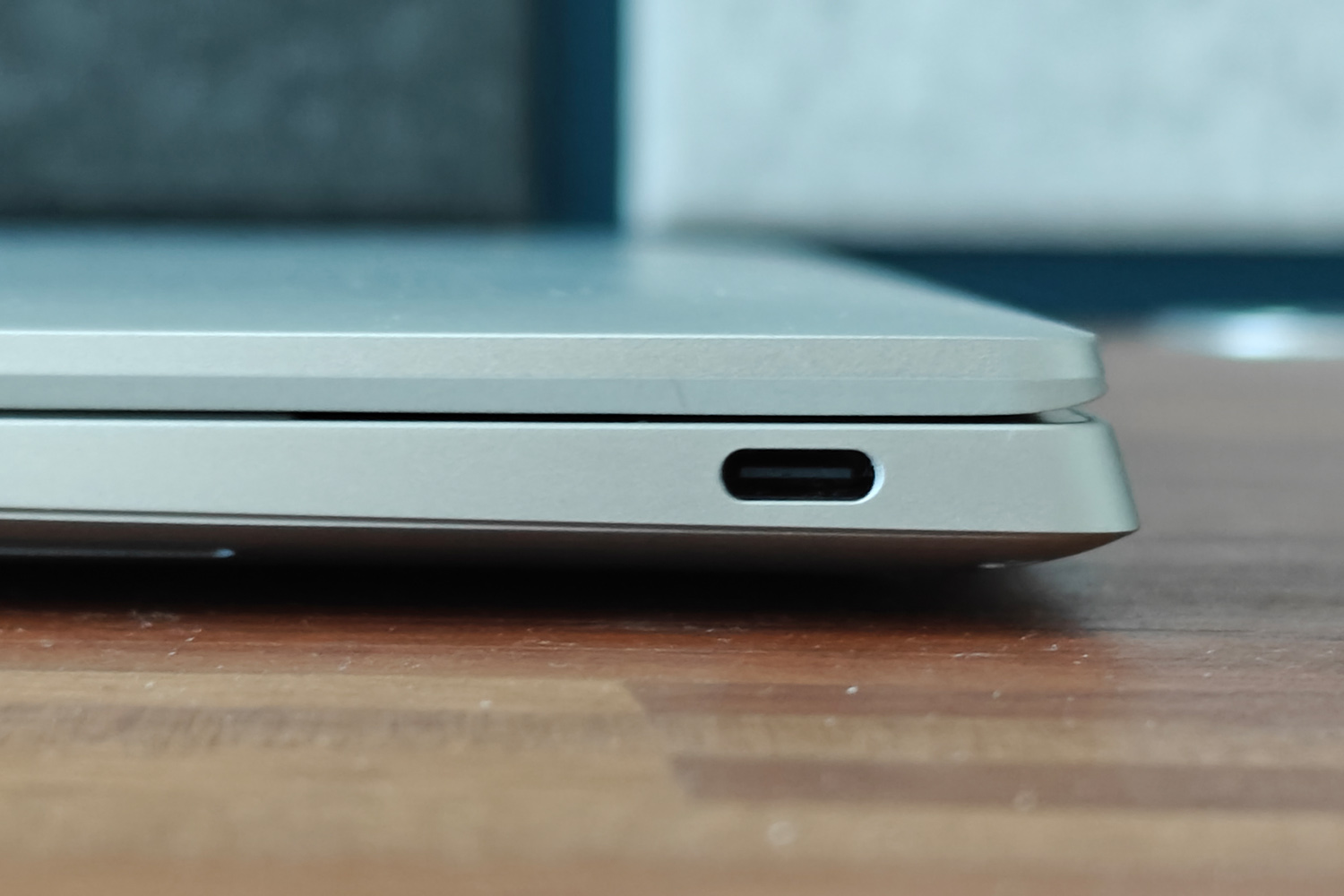 Dell XPS 13 Snapdragon review ports right