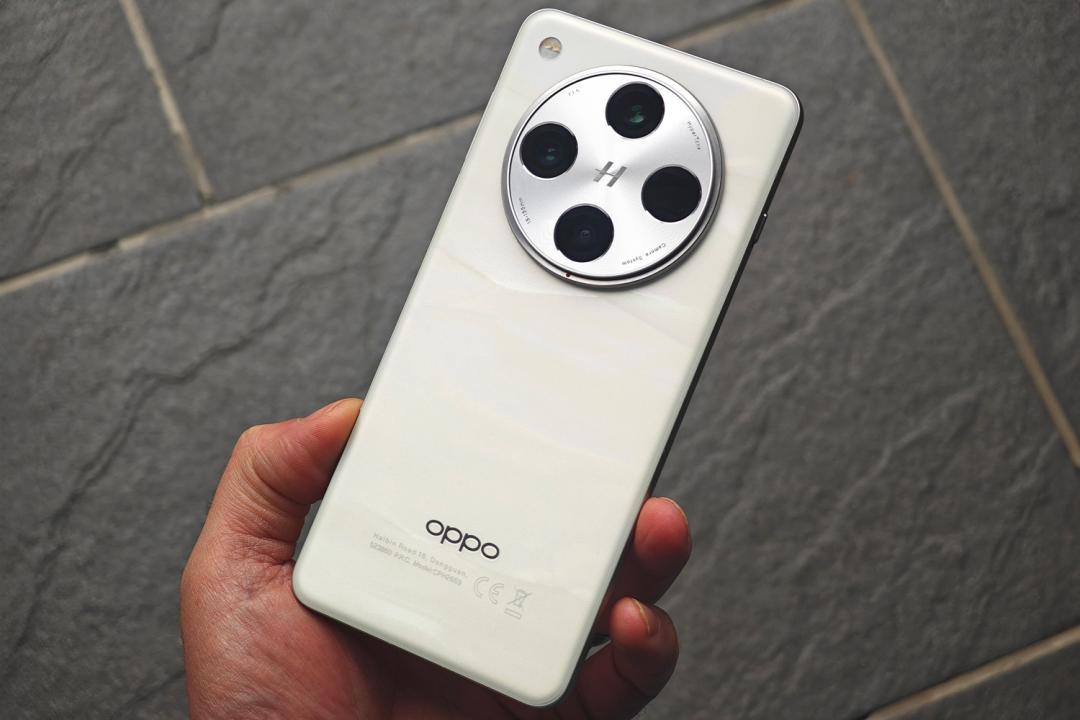 Oppo Find X8 Pro review in hand rear