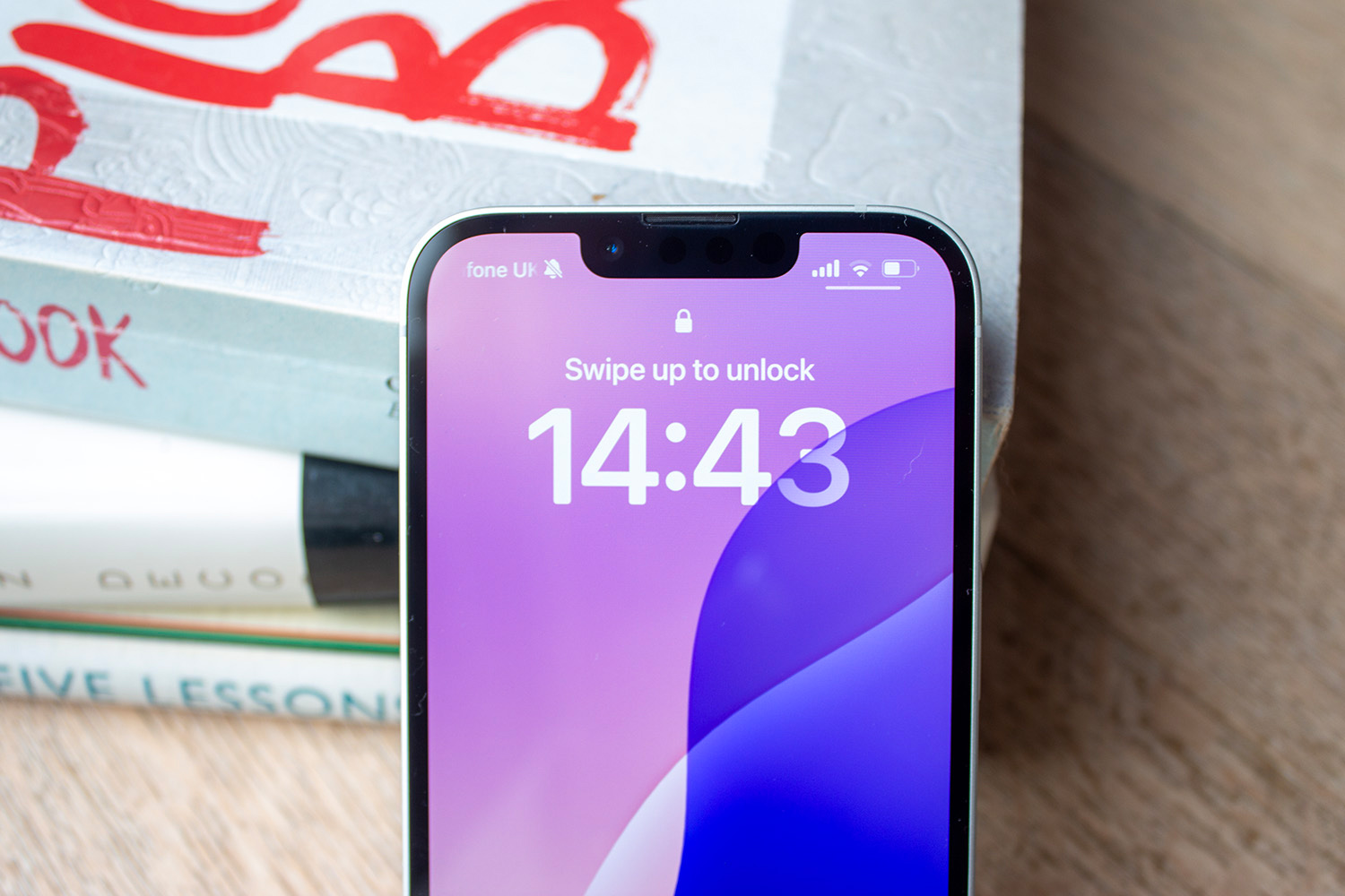 Apple iPhone 16e - notch