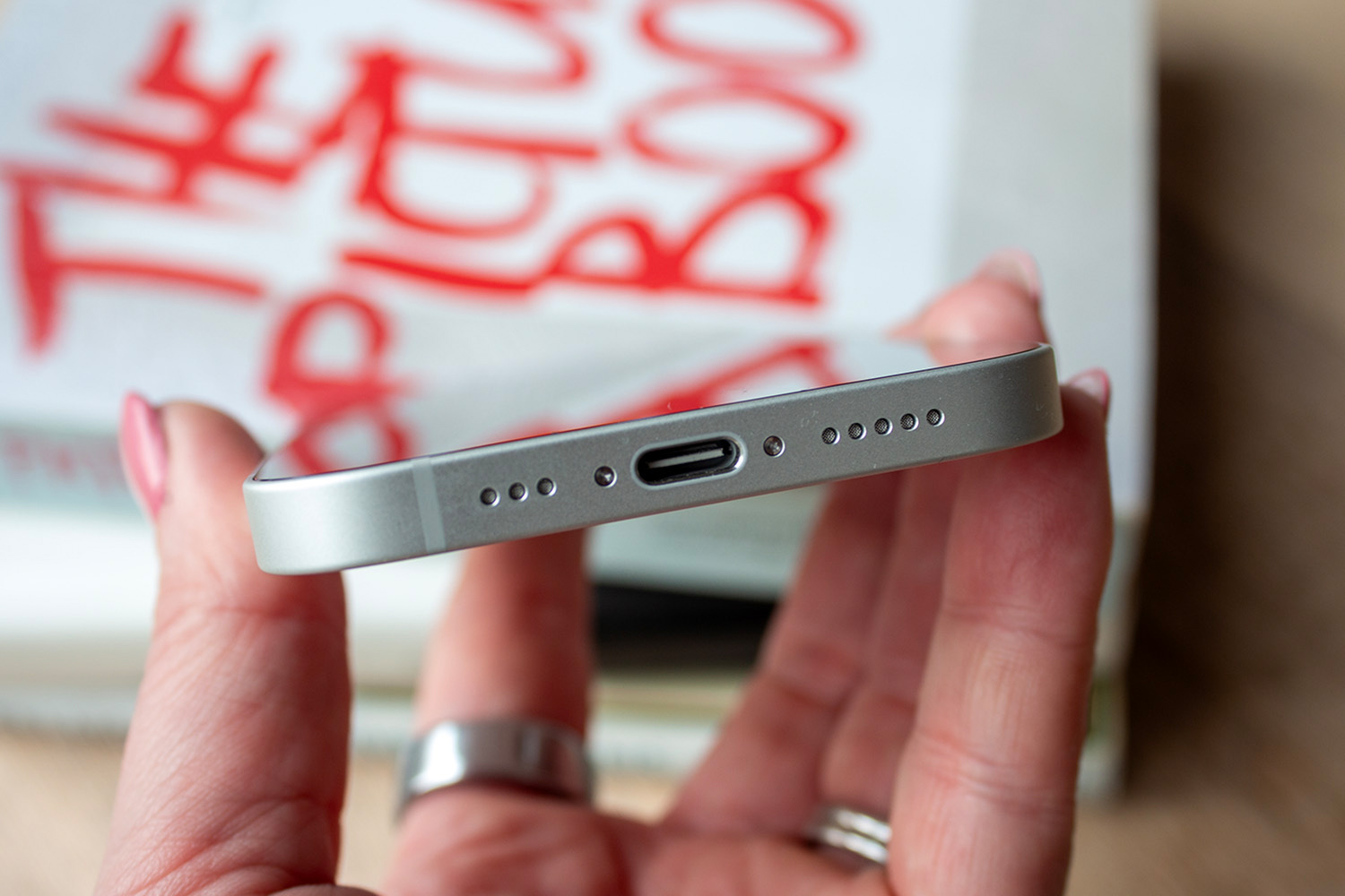 Apple iPhone 16e review USB port