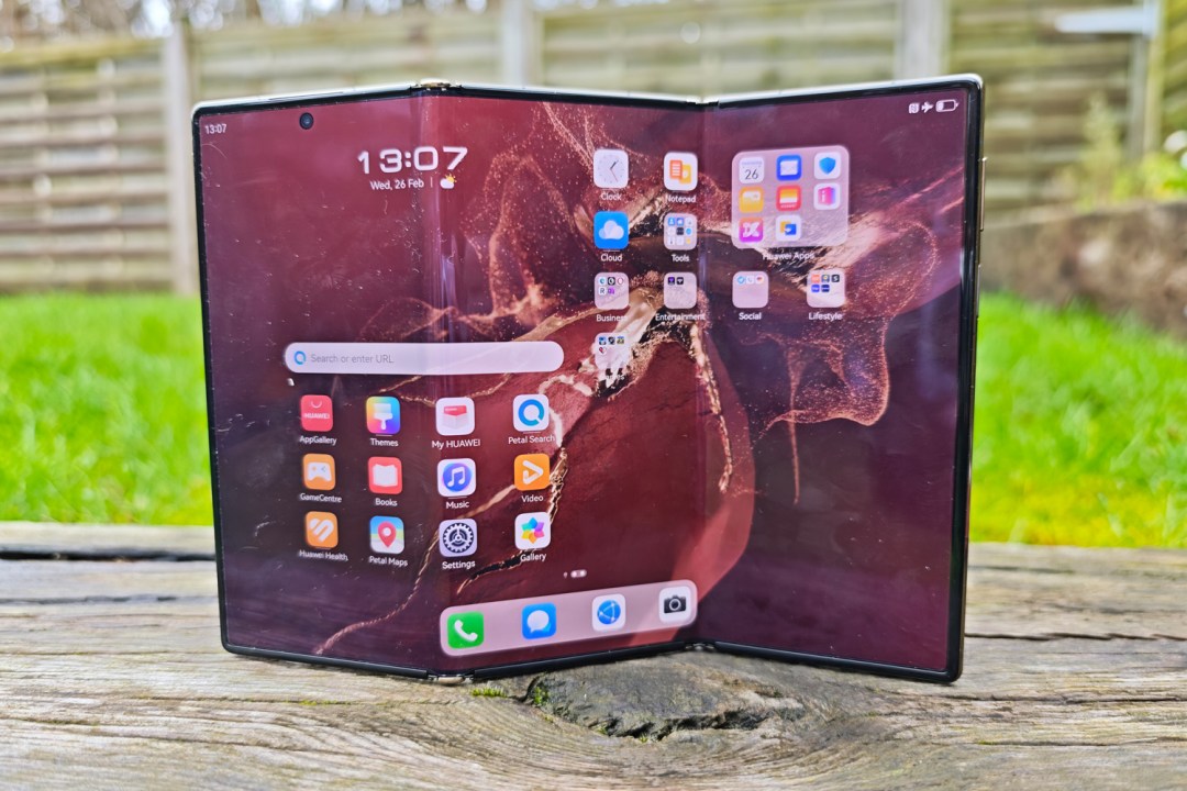 Huawei Mate XT Ultimate review open homescreen