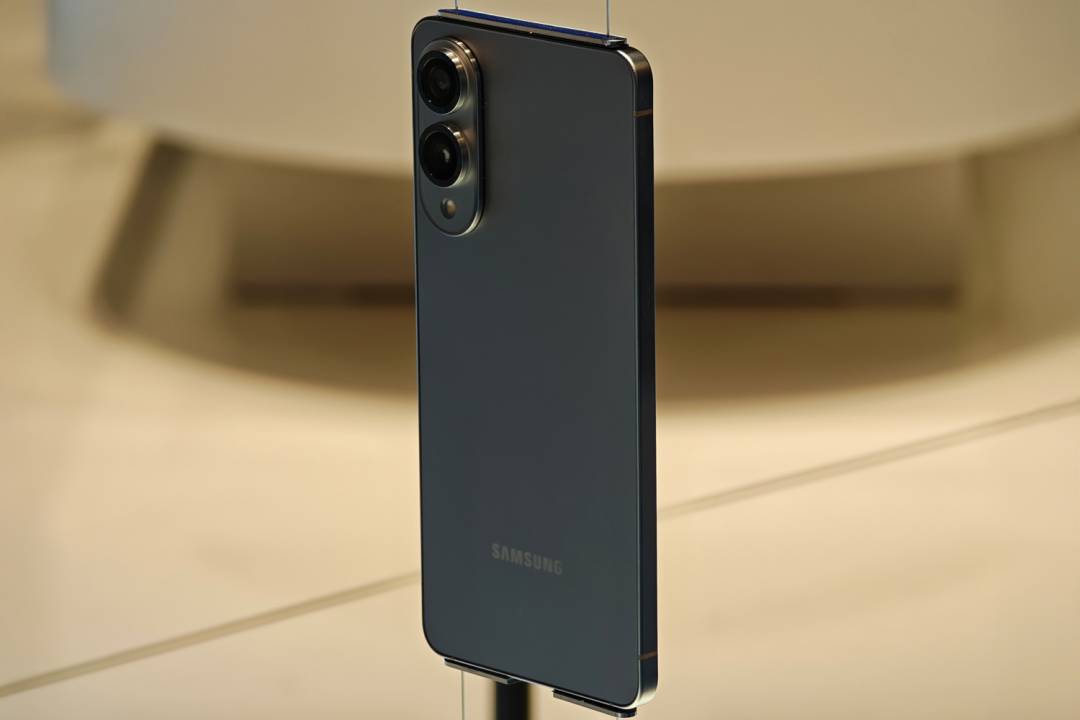 Samsung Galaxy S25 Edge MWC rear