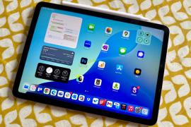 Apple plans MacBook and iPad display revamp for OLED without the Pro price?