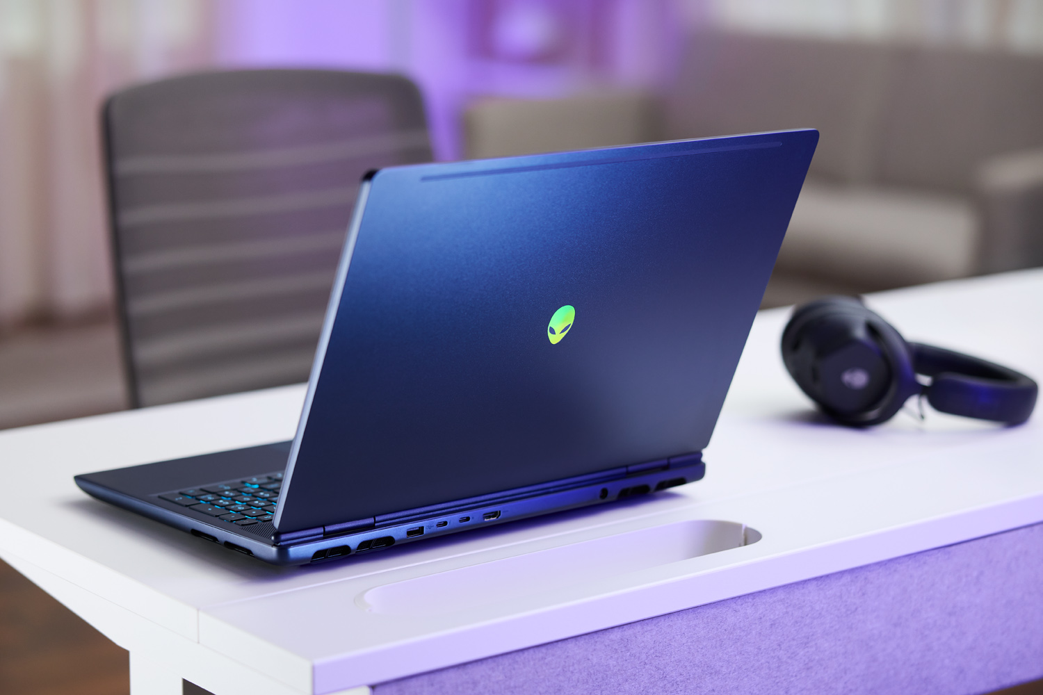 Alienware Auroroa laptop 2025 rear