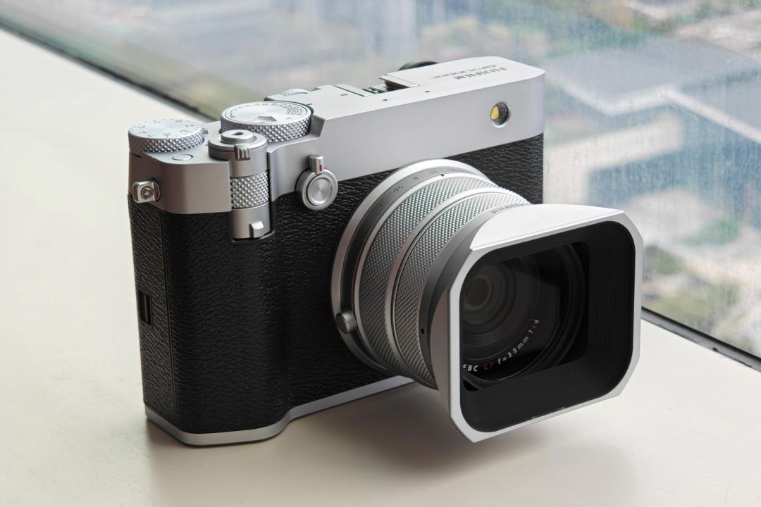Fujifilm GFX100RF lead