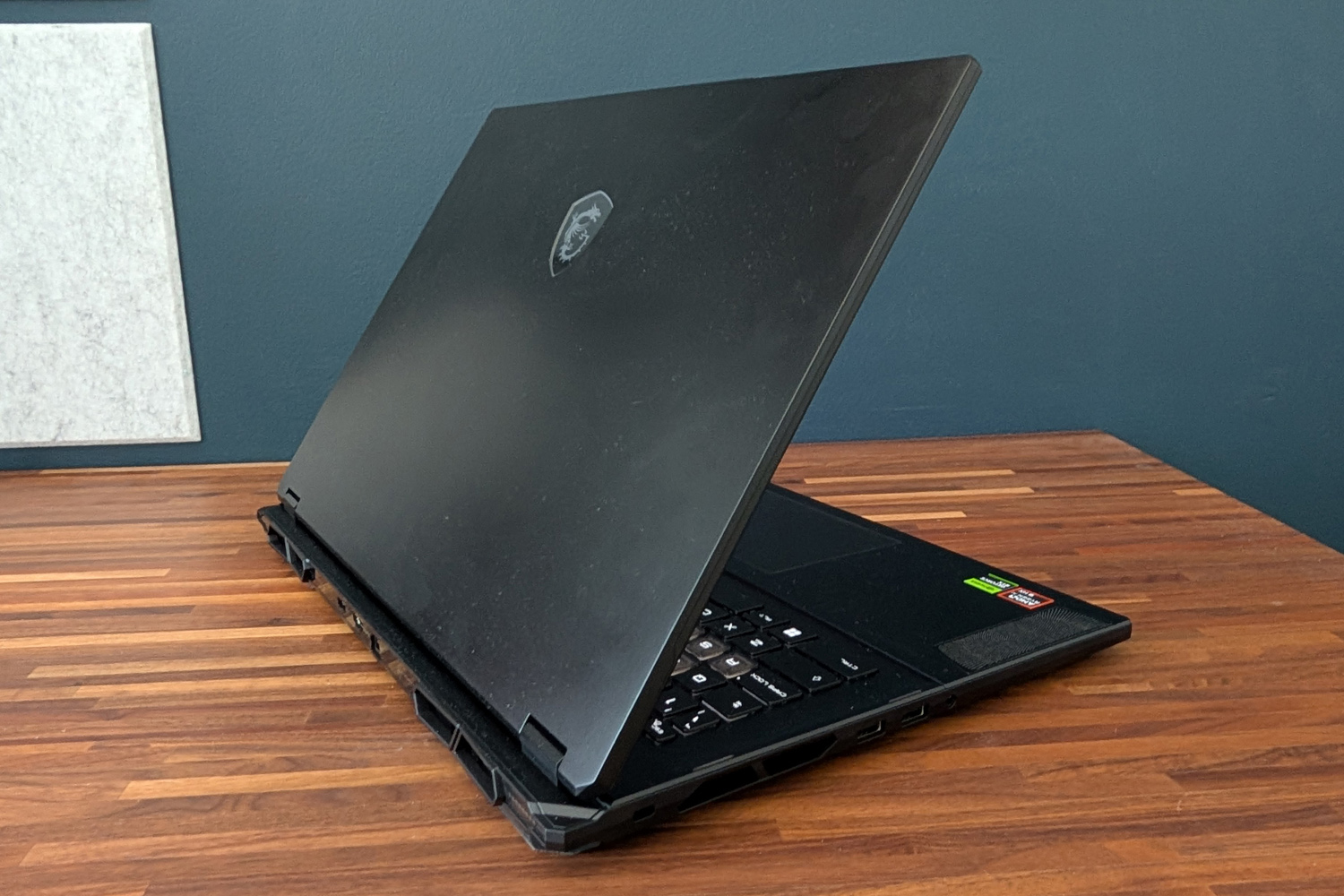 MSI Stealth A18 AI plus review lid