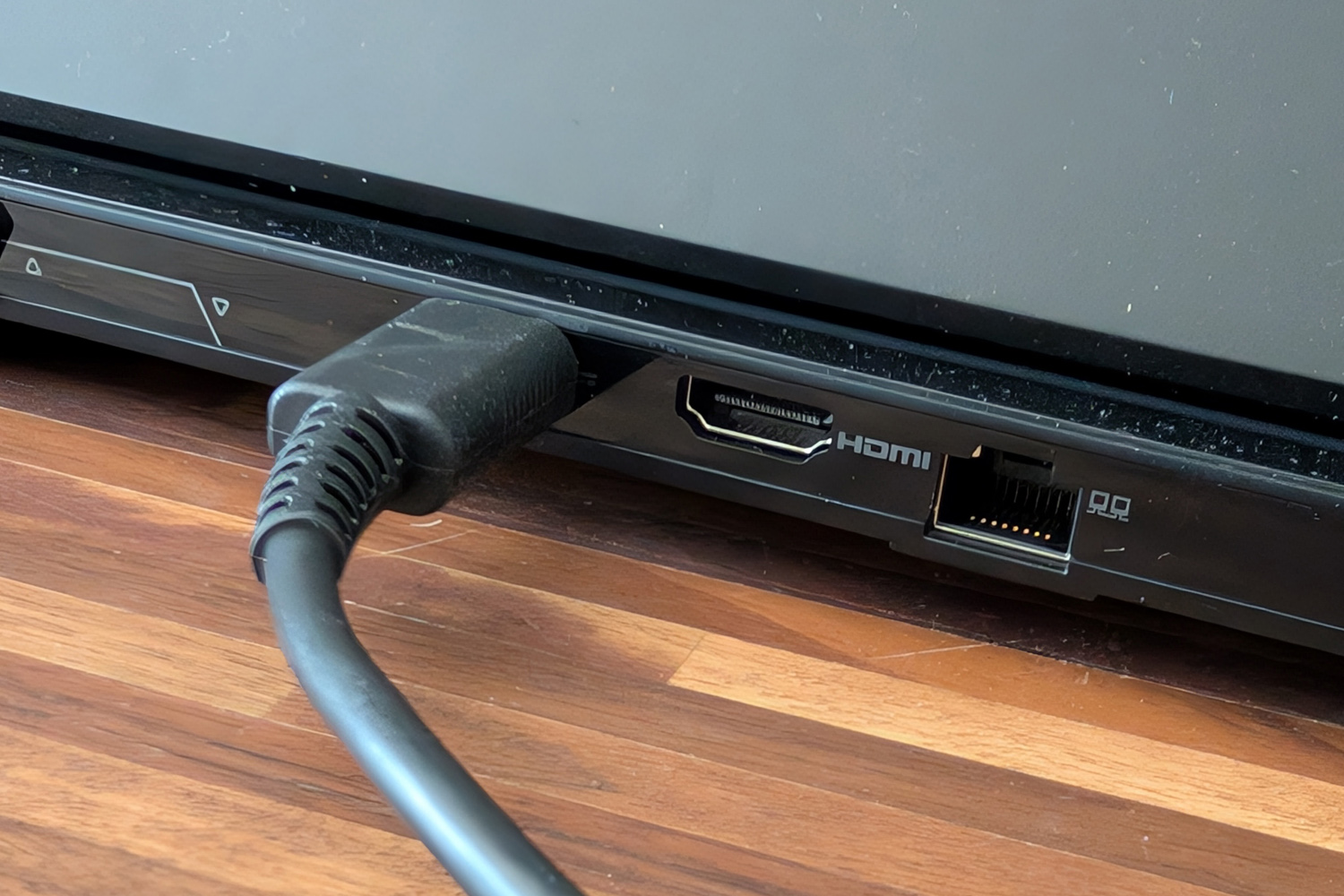 MSI Stealth A18 AI plus review ports rear