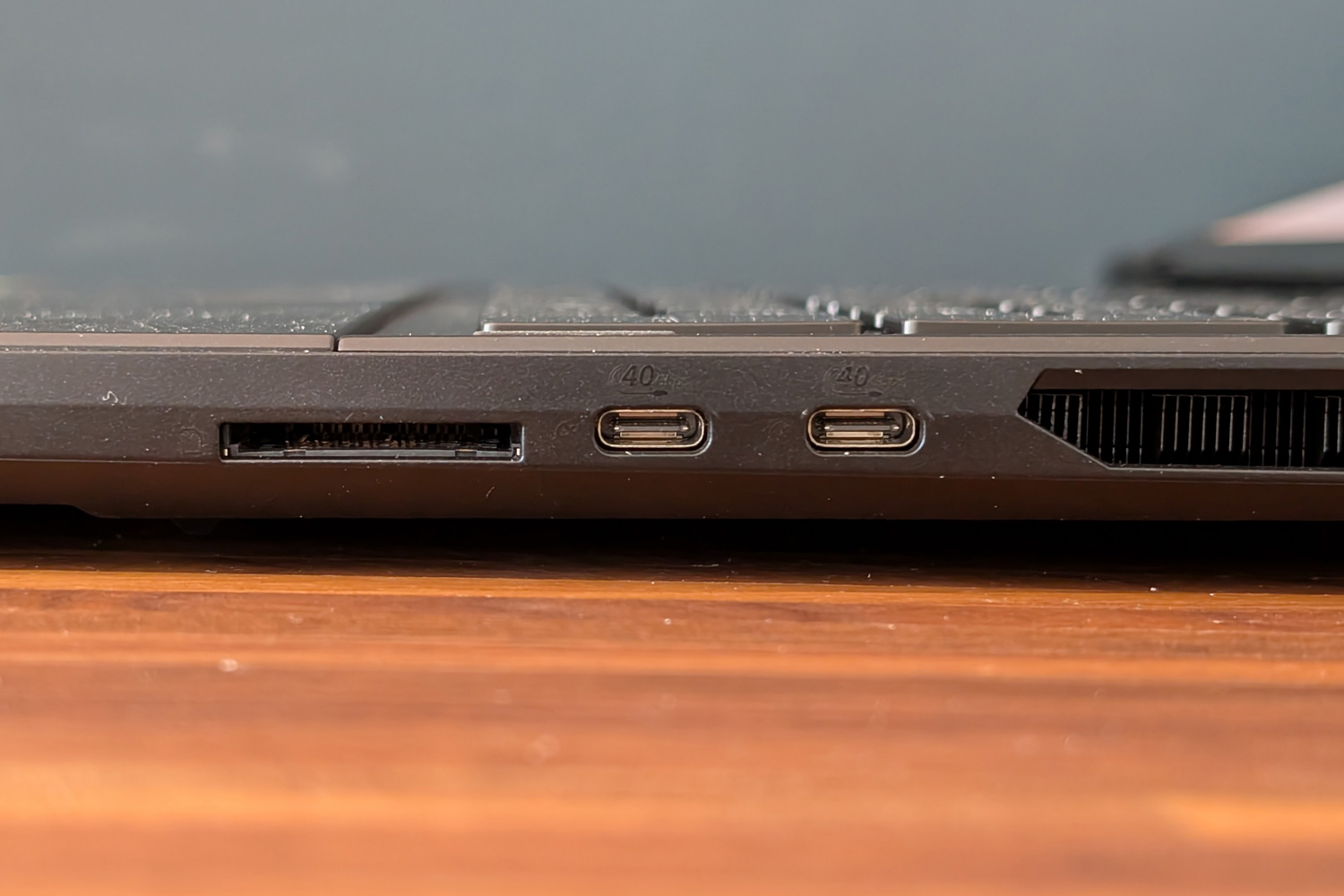 MSI Stealth A18 AI plus review ports right