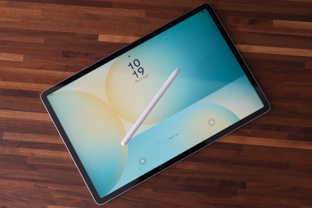 Samsung Galaxy Tab S10 FE plus review lock screen