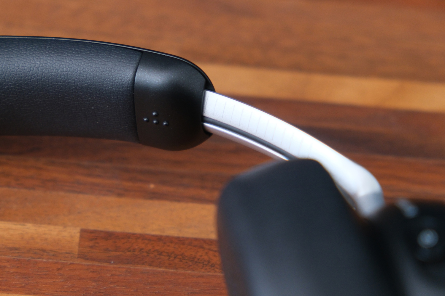 AKG N9 Hybrid review adjustment