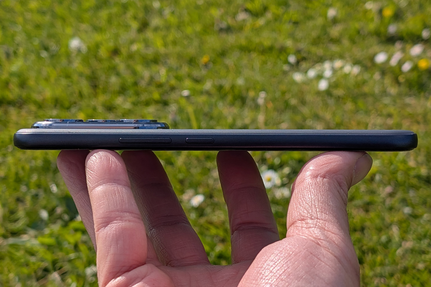 Honor 400 Pro review side profile