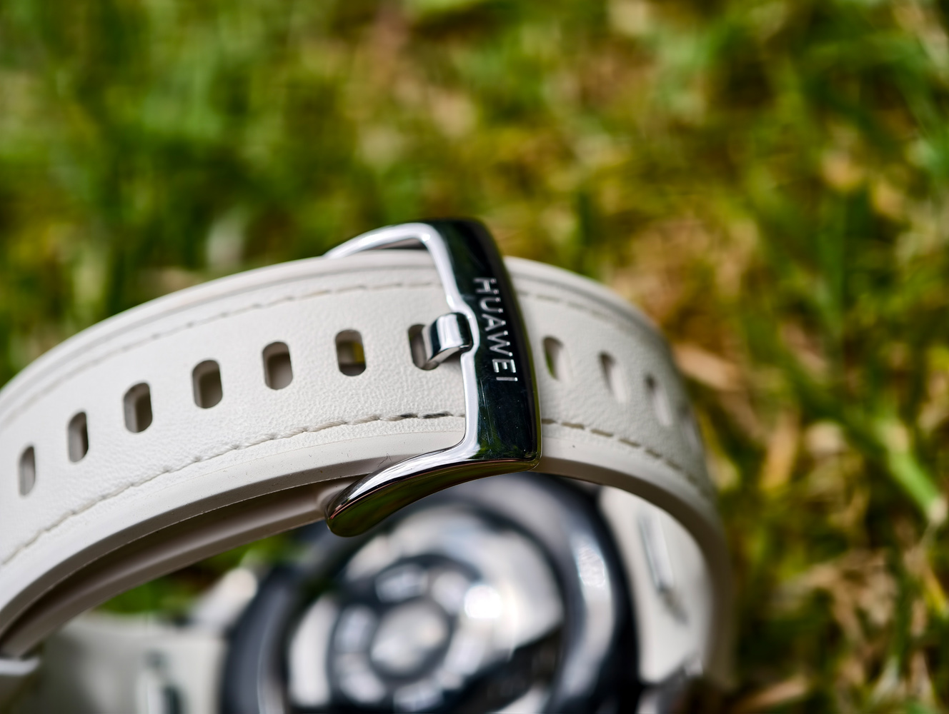Huawei Watch 5 review buckle