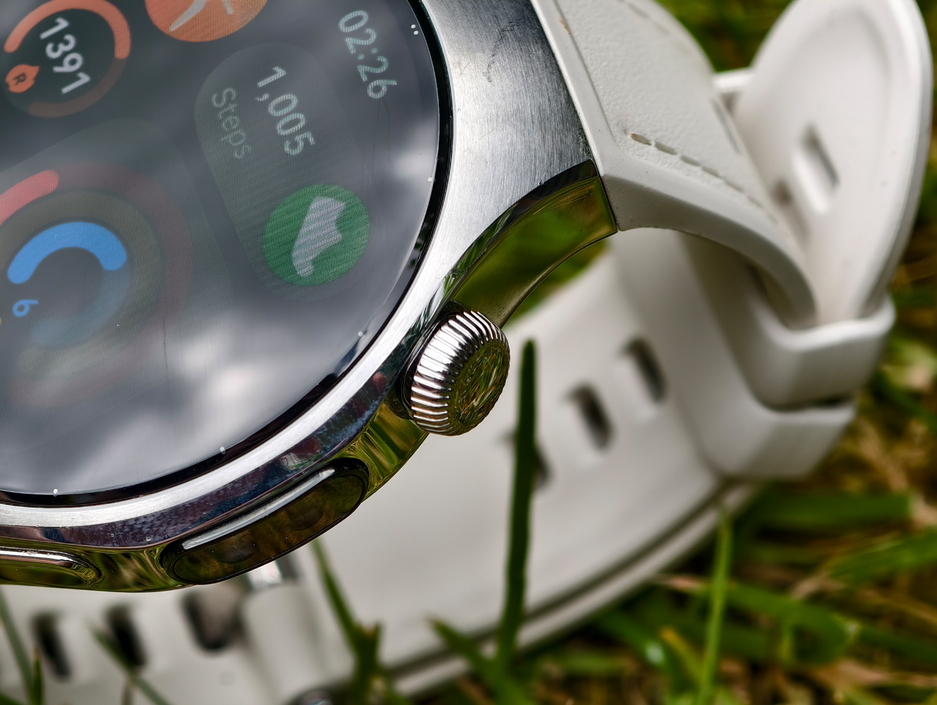 Huawei Watch 5 review digital crown
