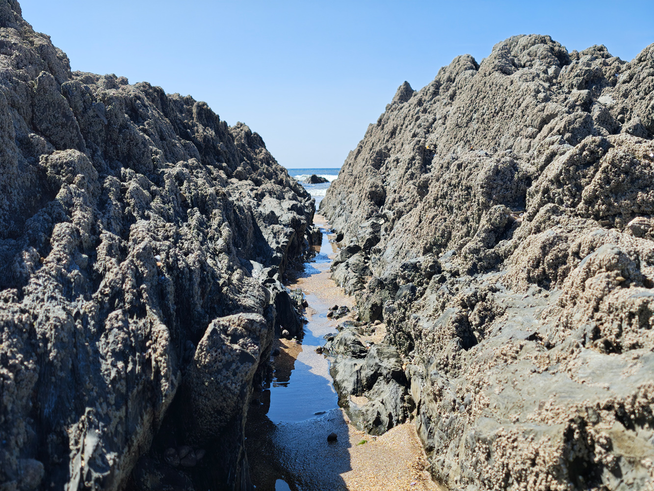 Motorola Razr 60 Ultra camera samples rockpools