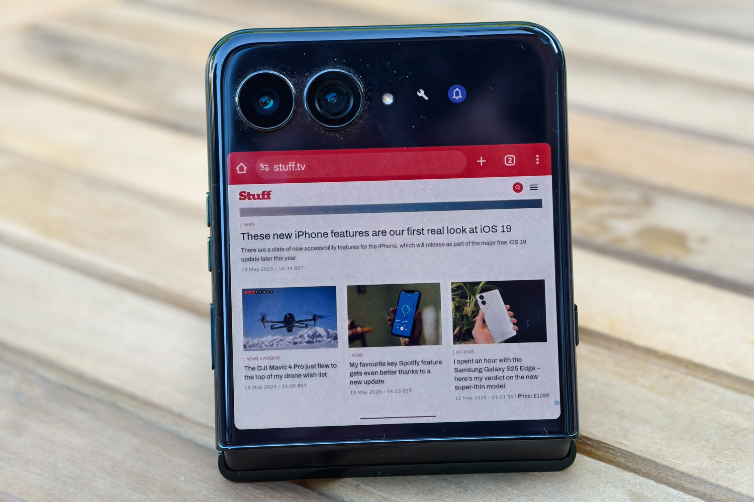 Motorola Razr 60 Ultra review Stuff outer screen