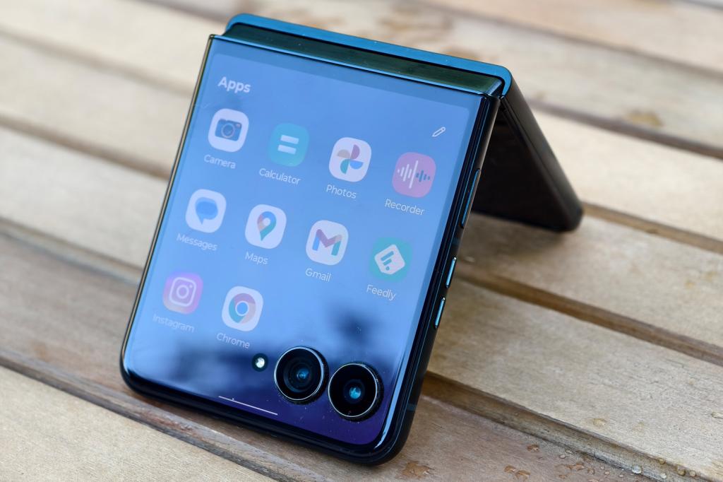 Motorola Razr 60 Ultra review tent mode