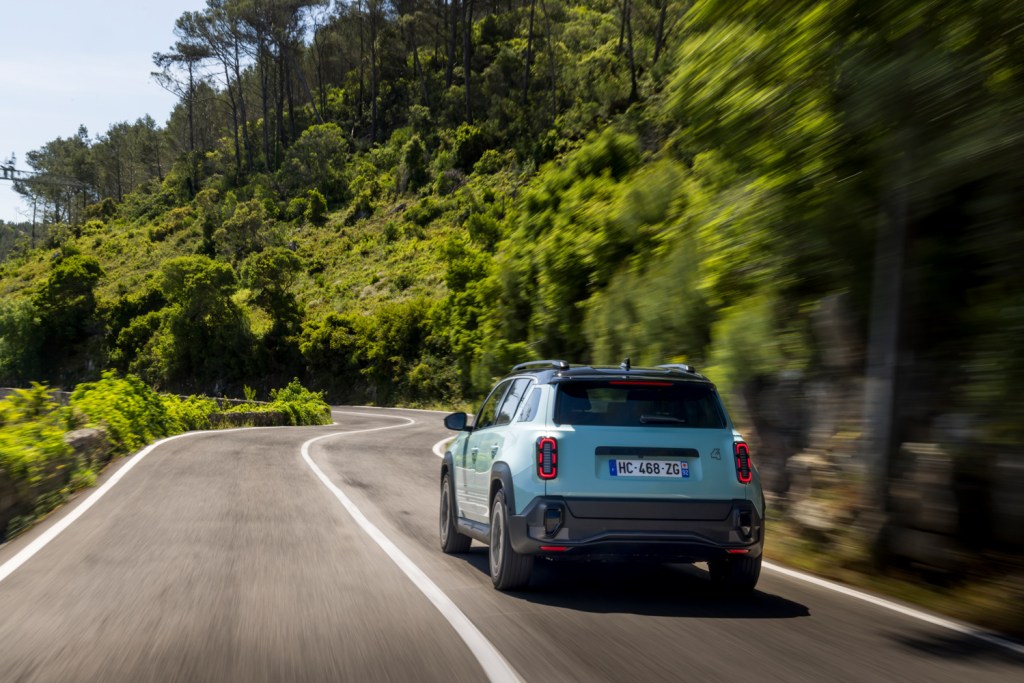 Renault 4 EV review tracking rear
