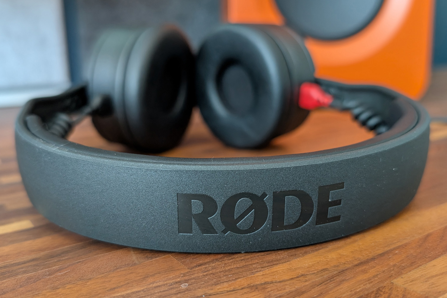 Rode NTH-50 review headband logo