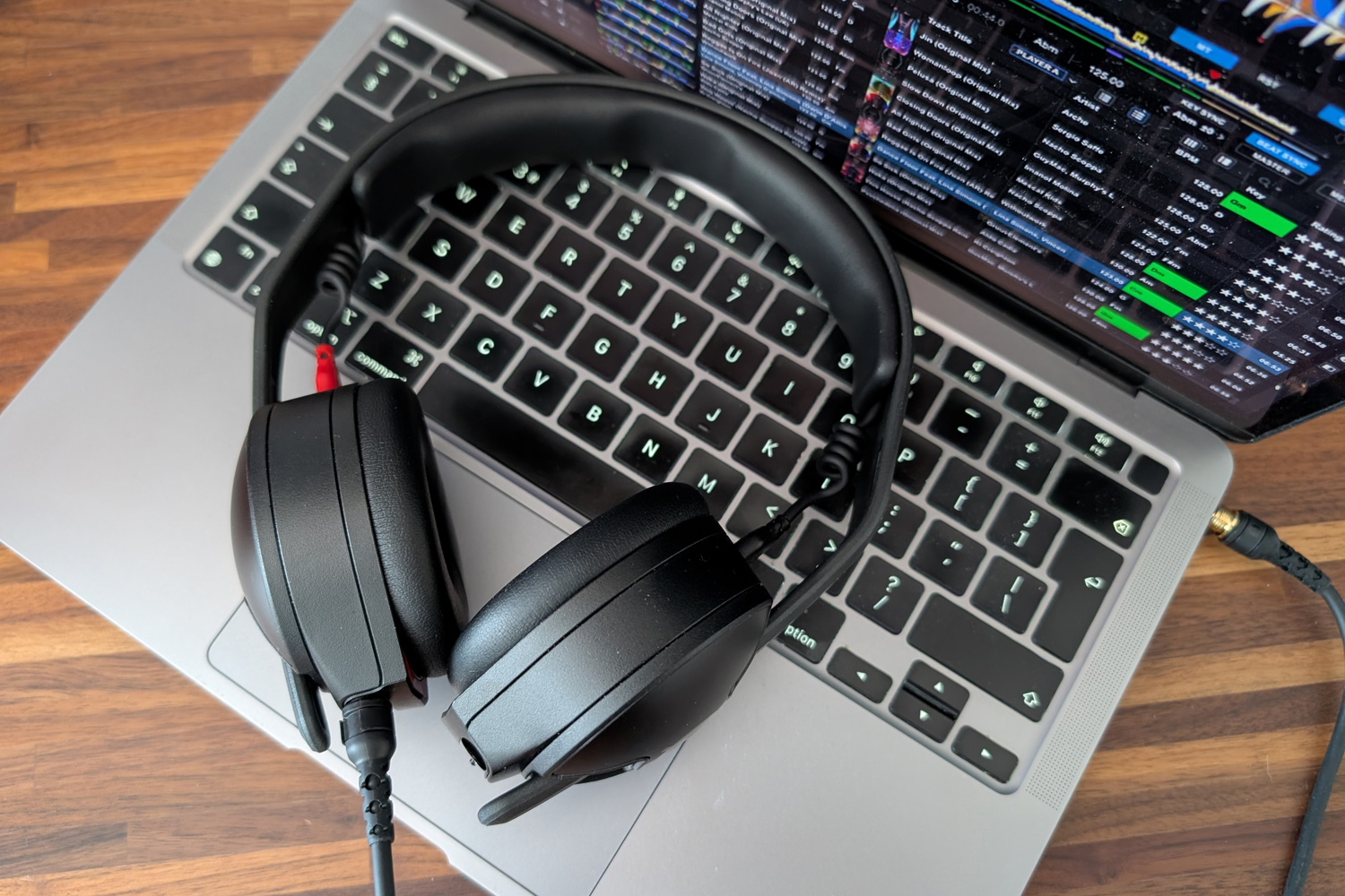 Rode NTH-50 review with laptop