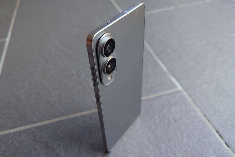 I reviewed the Samsung Galaxy S25 Edge and it’s a slim sensation with one fatal flaw