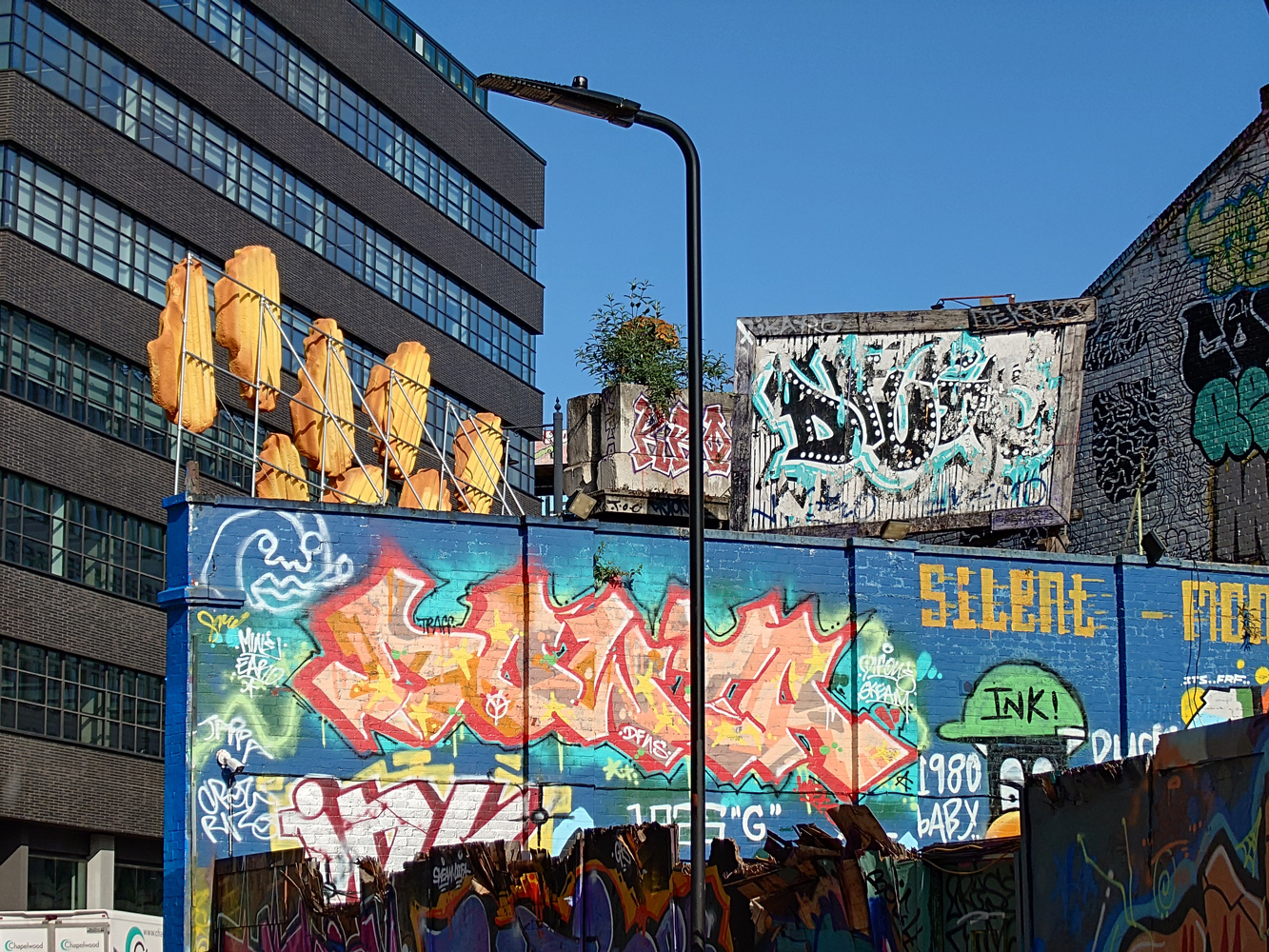 Sony Xperia 1 VII camera samples graffiti 3x